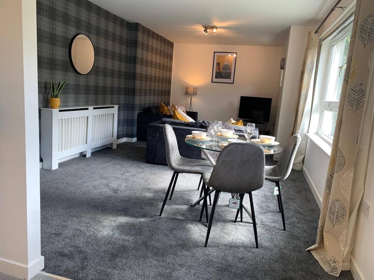 Modern 2 Bedroom Flat With Free Parking In Cambuslang, Glasgow Extérieur photo